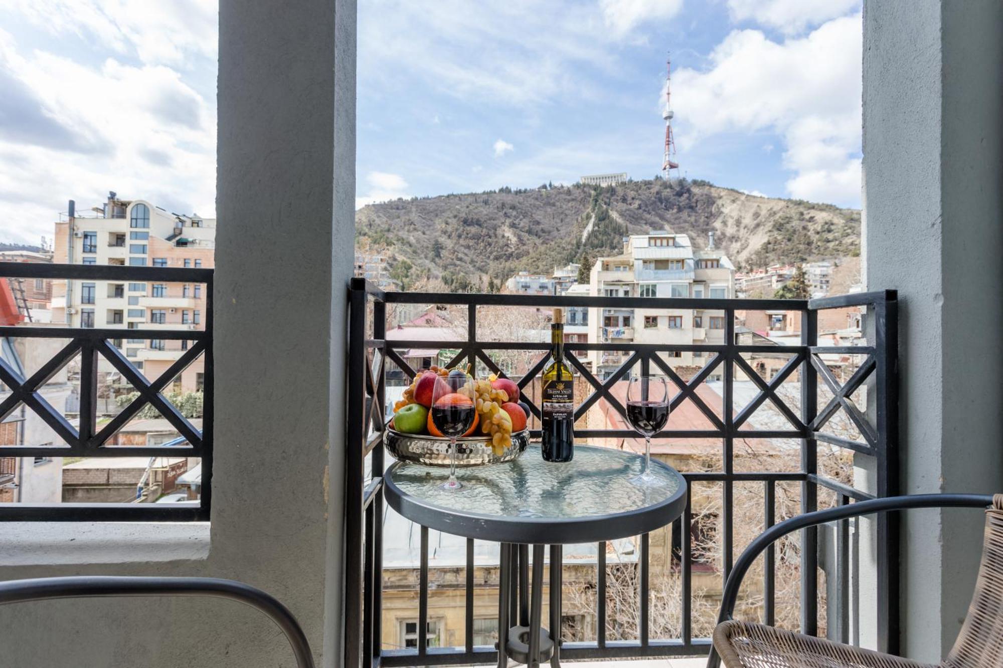 The Grand Apartment Tbilisi Exterior photo